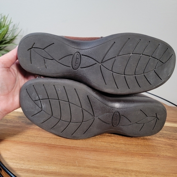 Clarks Artisan Brown Suede Leather Mary Jane Flats Comfy Size 8.5 - Picture 12 of 15